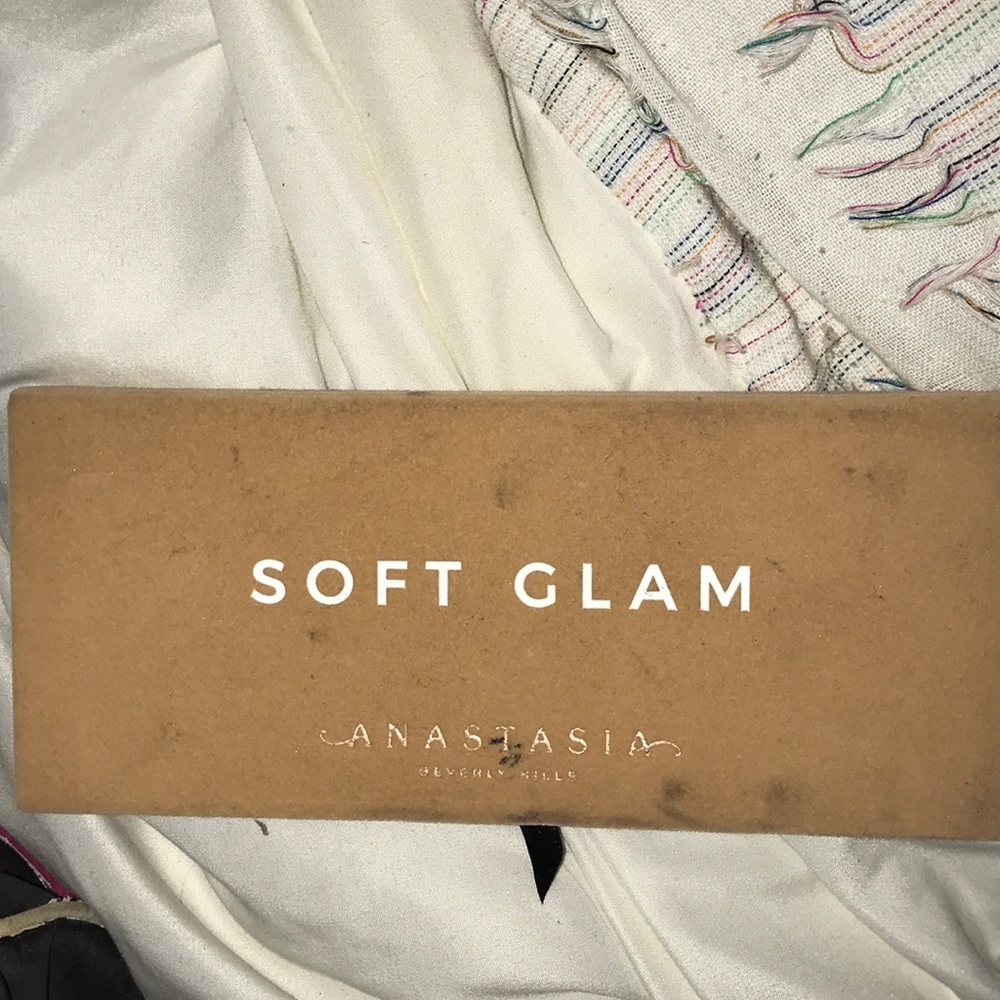 anastasia beverly hills soft glam palette